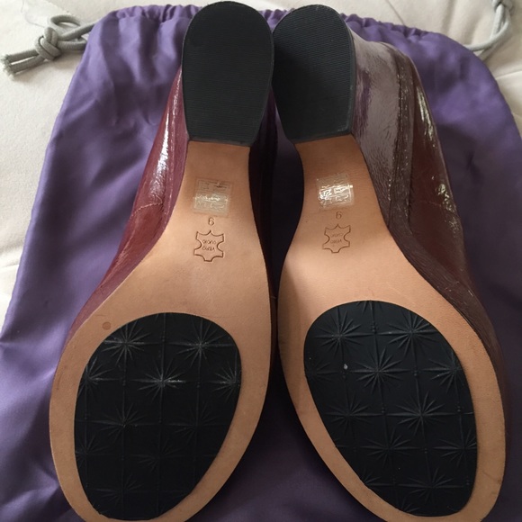 Taryn Rose Peep Toe Leather Wedges NWT - Picture 4 of 6